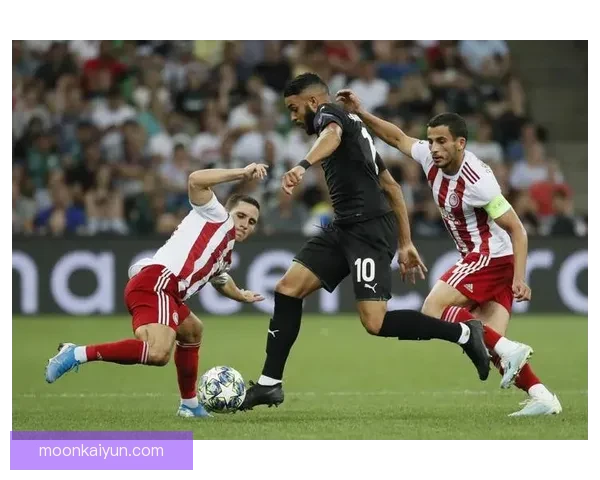 勒沃边路进攻表现稳健，持续给对手施压