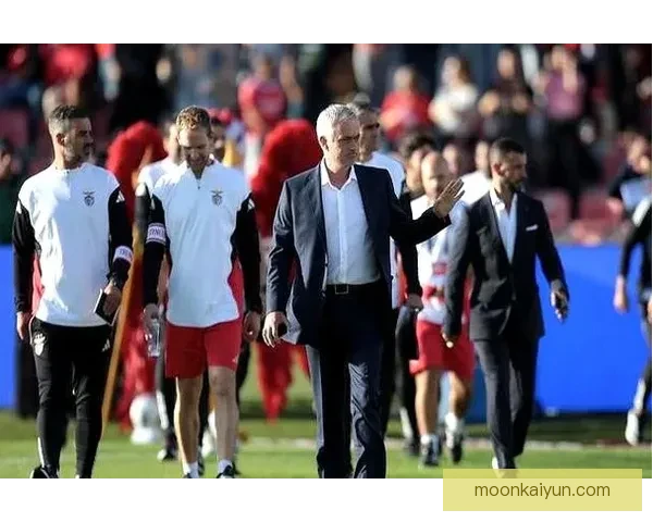 穆里尼奥与安切洛蒂的战术对比分析与近期表现走势